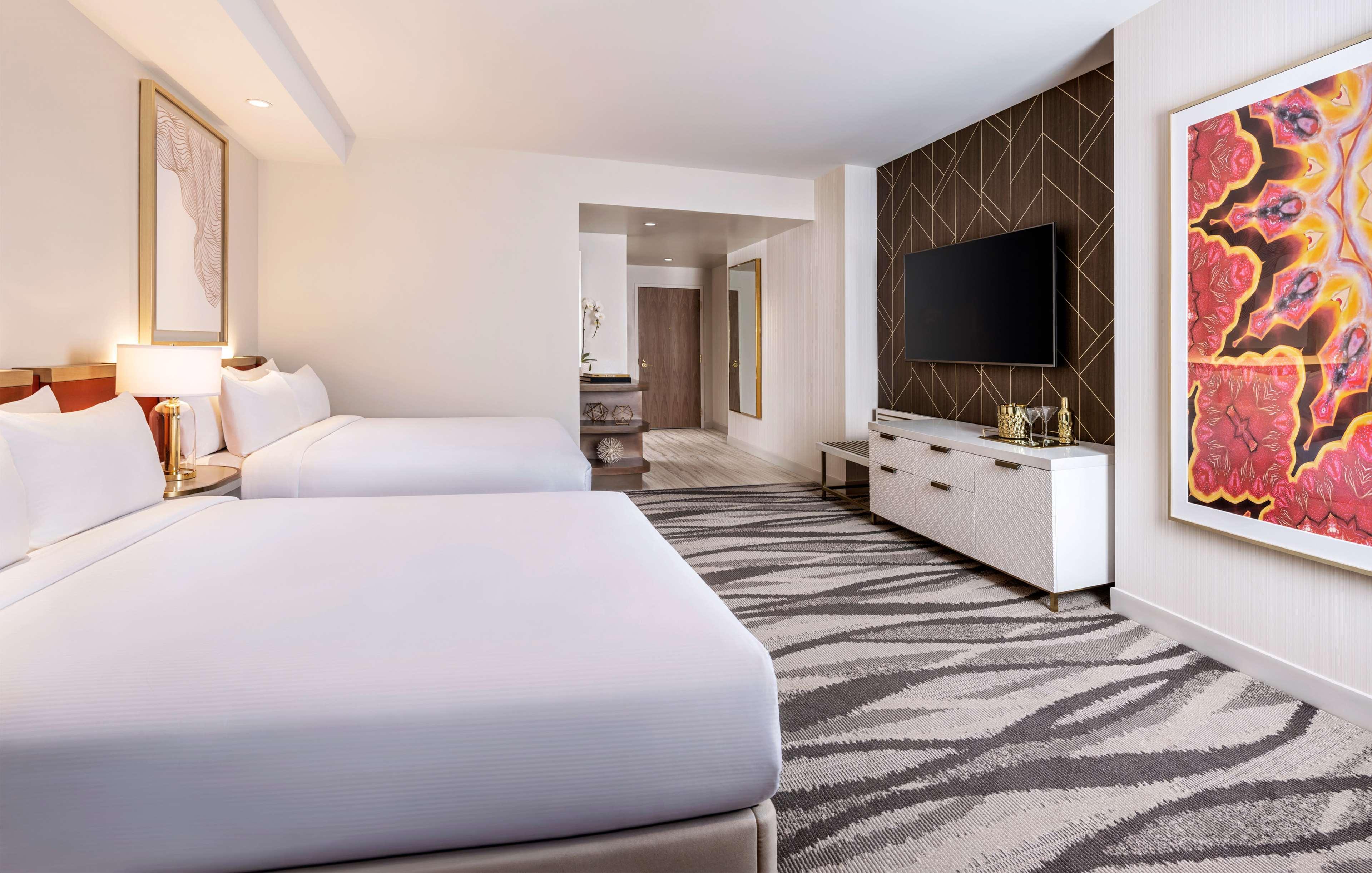 Conrad Las Vegas At Resorts World Exteriör bild A guest room at the MGM National Harbor