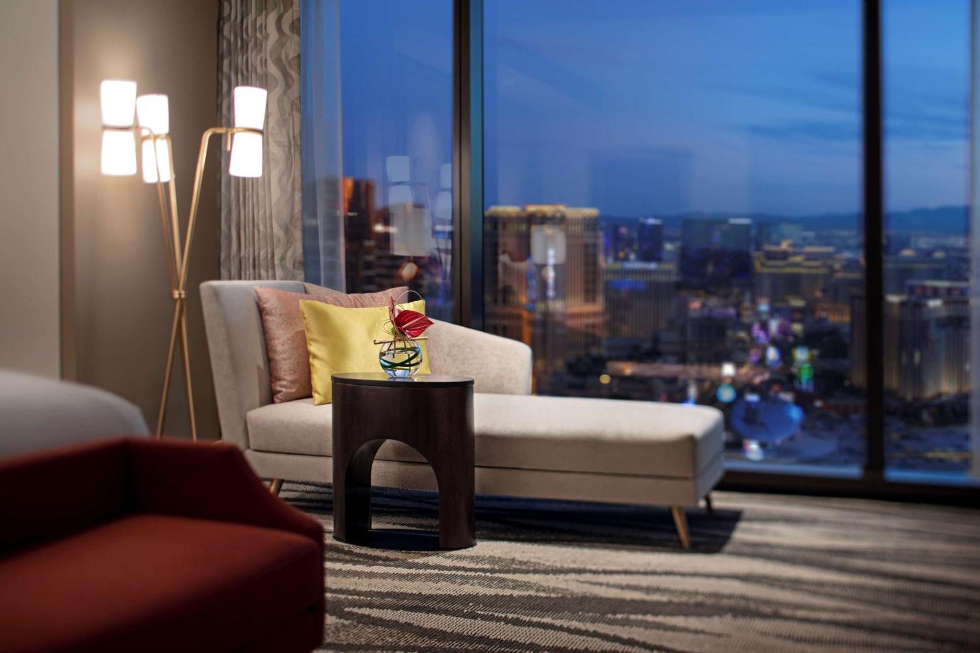 Conrad Las Vegas At Resorts World Exteriör bild A view from a suite at the MGM Grand