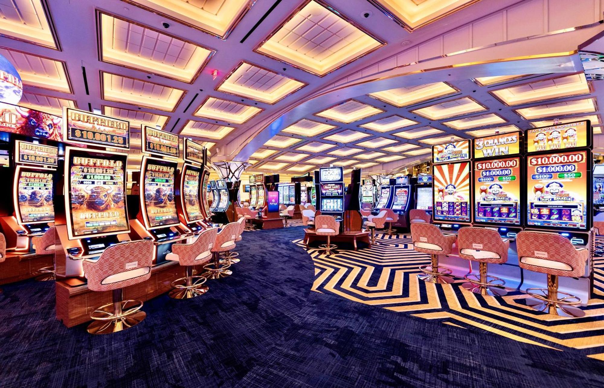 Conrad Las Vegas At Resorts World Exteriör bild The casino floor at Wynn Las Vegas