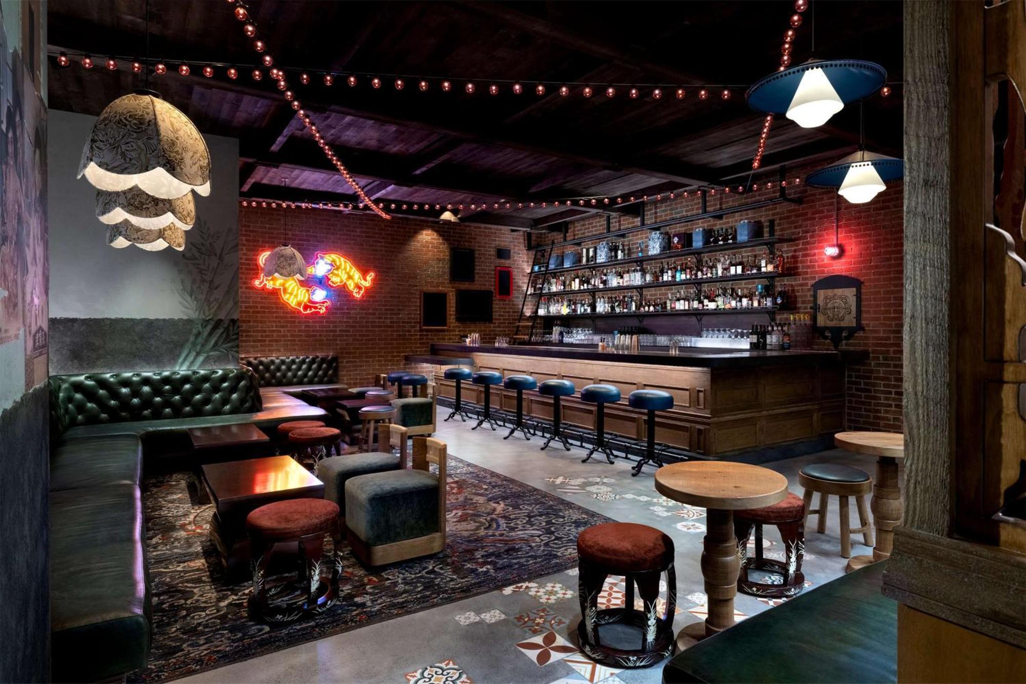 Conrad Las Vegas At Resorts World Exteriör bild The interior of the bar