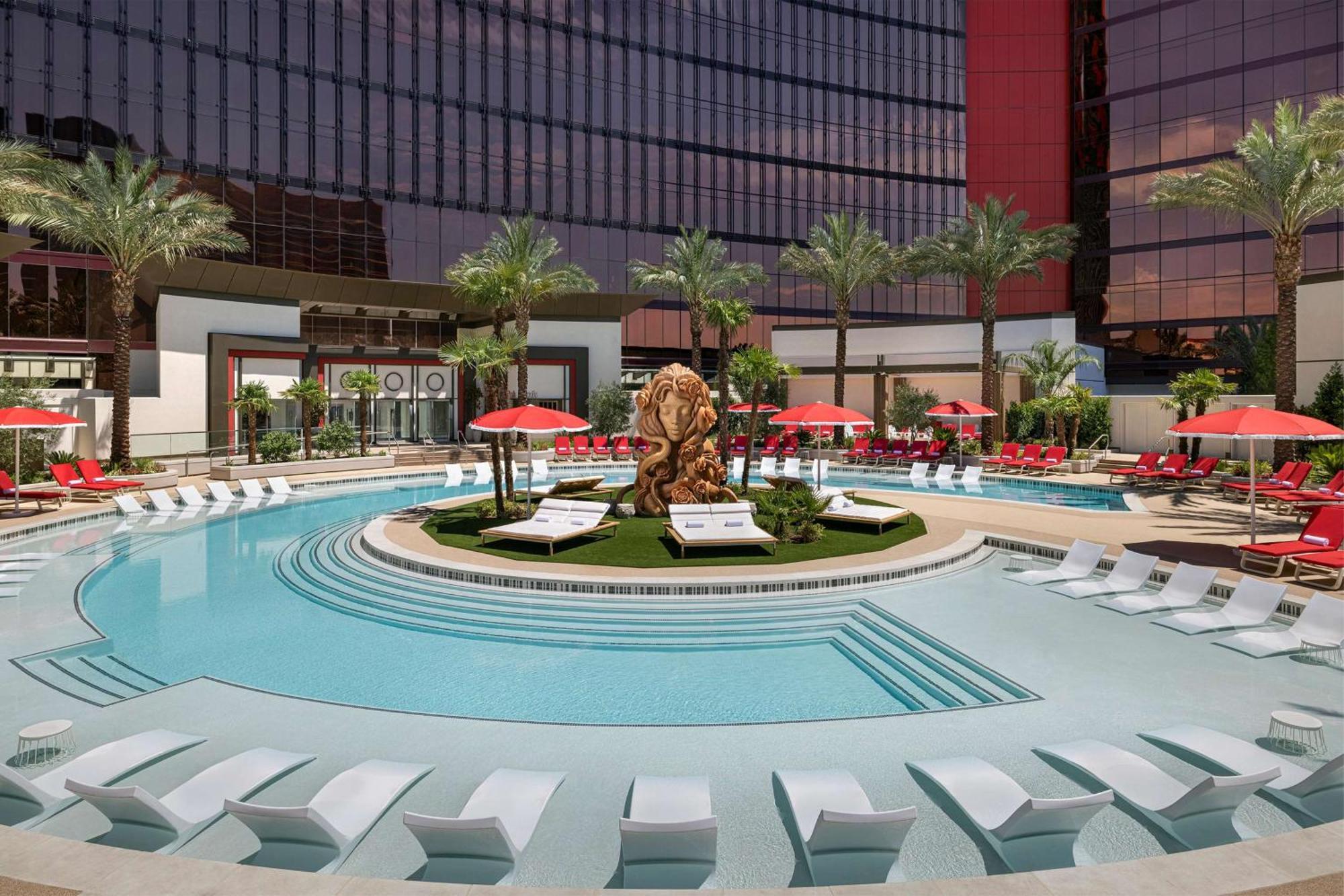 Conrad Las Vegas At Resorts World Exteriör bild The pool at the Wynn